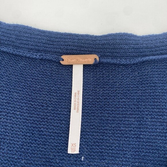 Free People Side Slit Bell Sleeve Tunic Top Size XS Blue Knit Rayon Boho - Picture 4 of 12